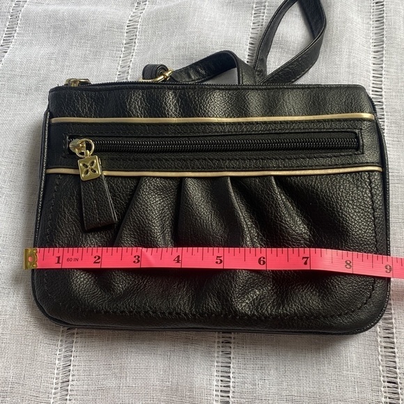 Relic small black crossbody bag with multiple pockets. - Picture 13 of 17